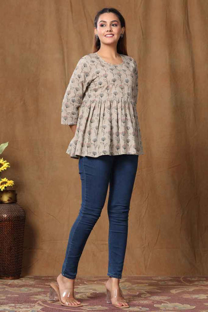 Miravan Womens Beige Printed Short Top - view 5