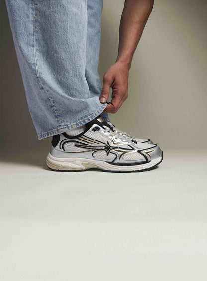 Comet Apex Onyx Sneakers
