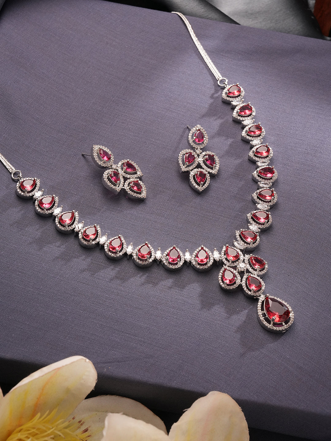 Care instructions for the silver-plated jewellery set.