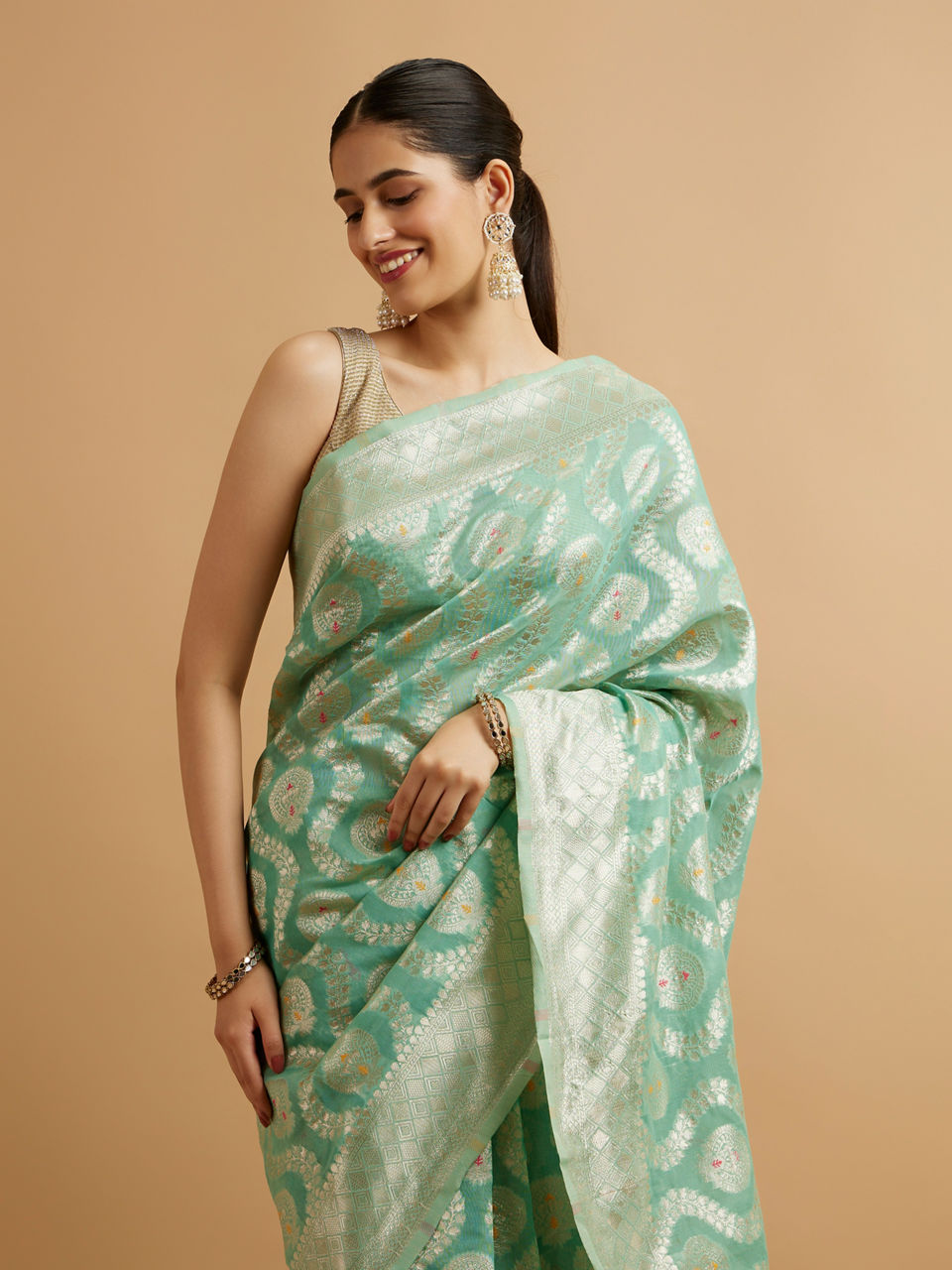 Mohey Sea Green Floral Leaf Patterned Saree with Jaal Pattern - view 2