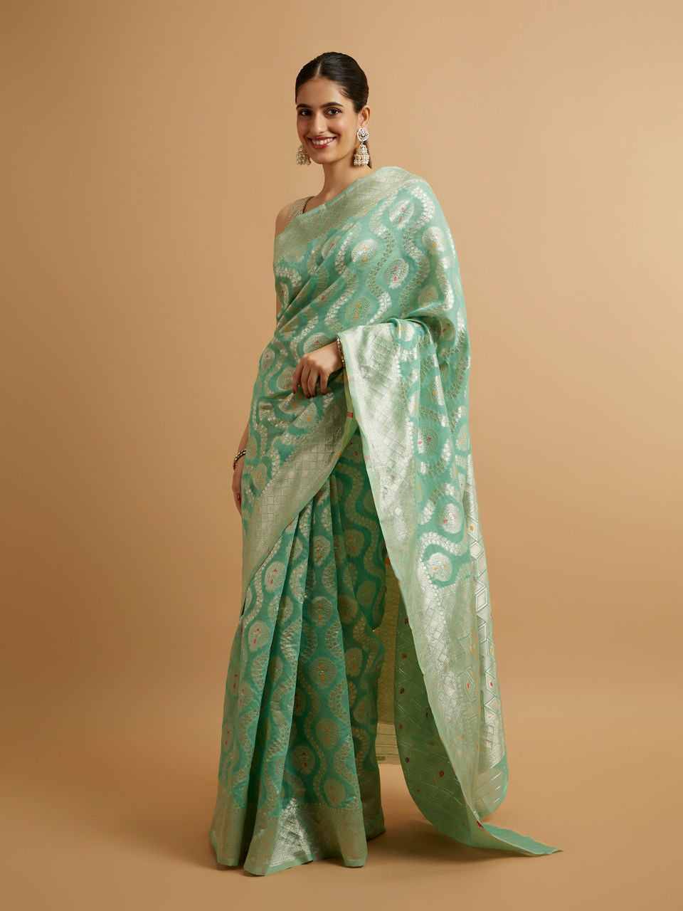 Mohey Sea Green Floral Leaf Patterned Saree with Jaal Pattern - view 3