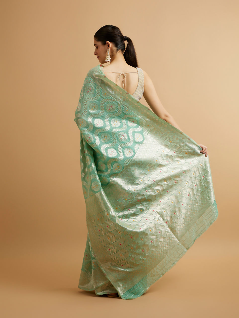 Mohey Sea Green Floral Leaf Patterned Saree with Jaal Pattern - view 5