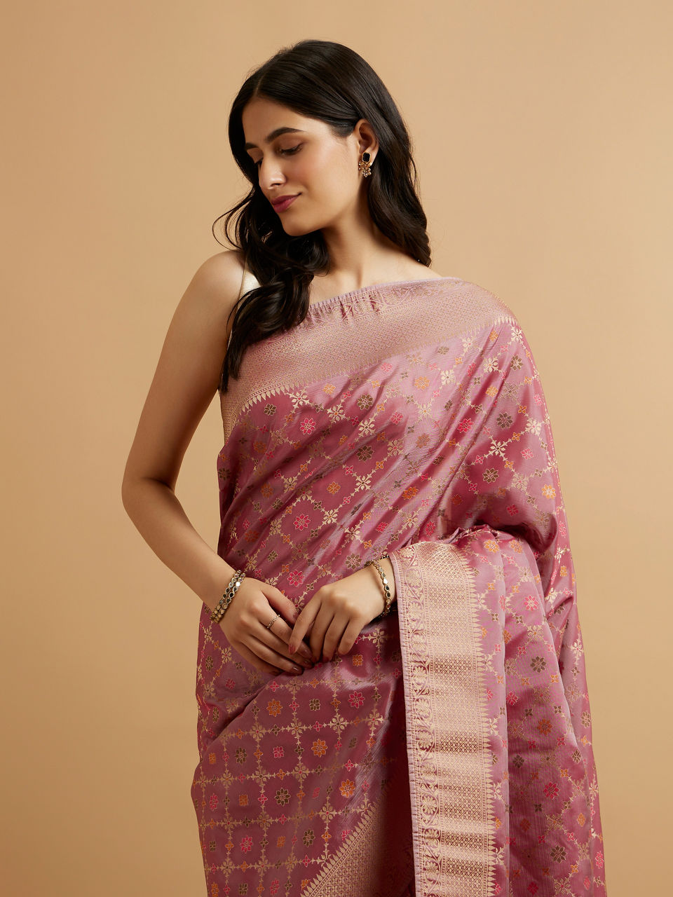 Mohey Purple Floral Jaal Patterned Saree - view 2