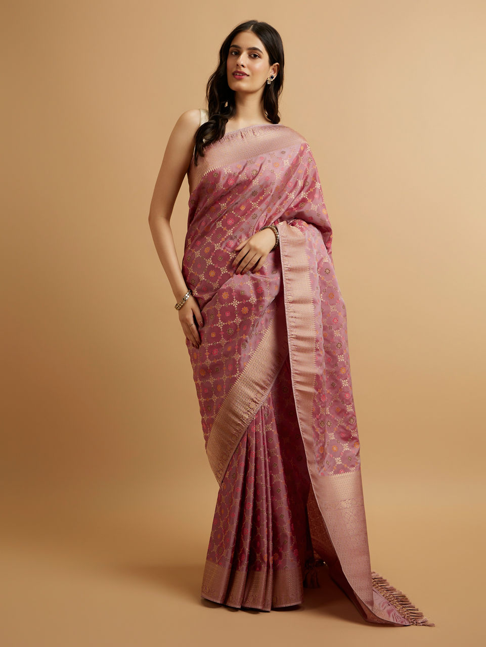 Mohey Purple Floral Jaal Patterned Saree