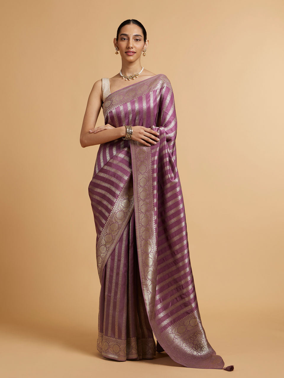 Mohey Dark Purple Floral Patterned Saree