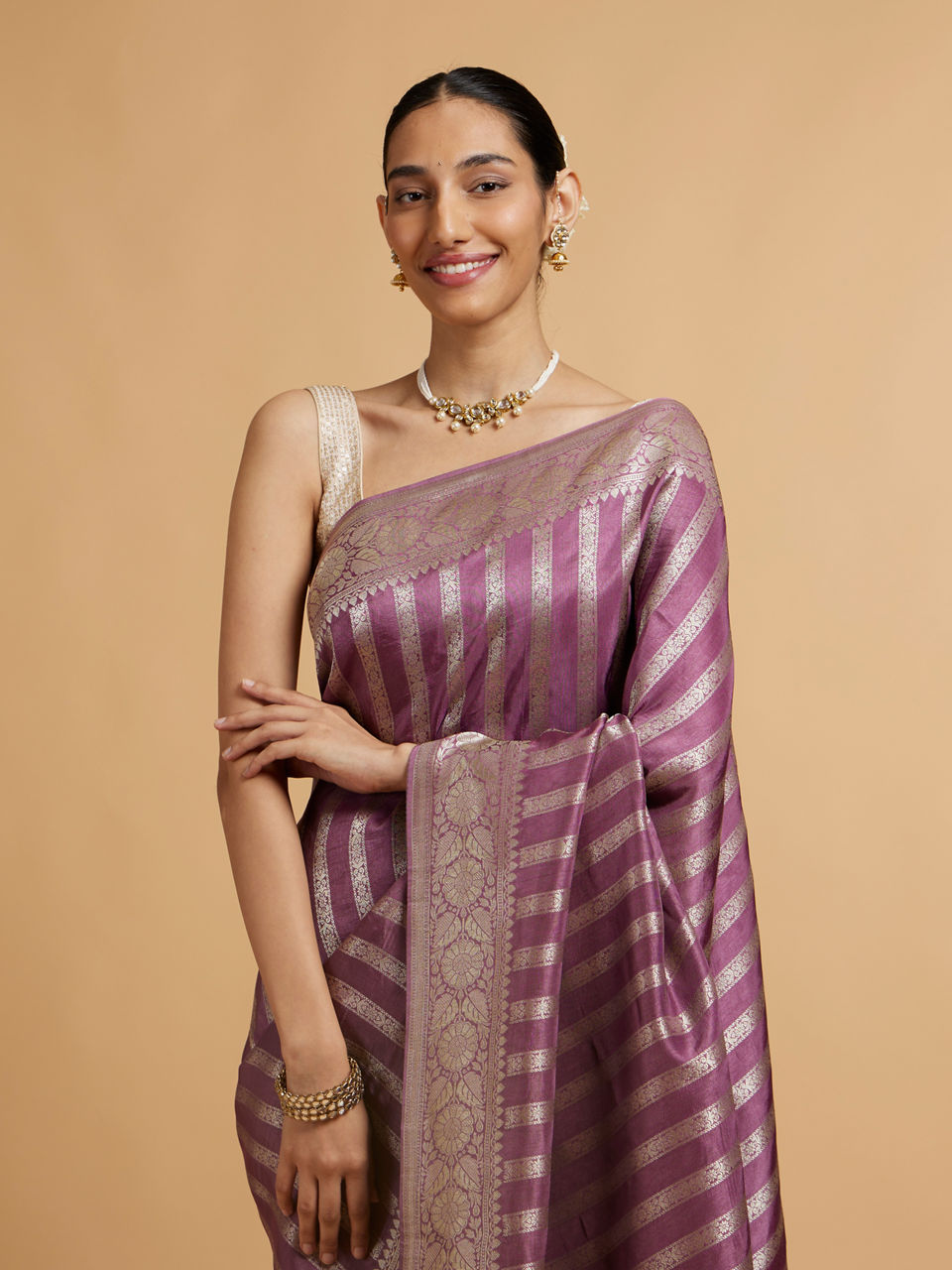 Mohey Dark Purple Floral Patterned Saree - view 2