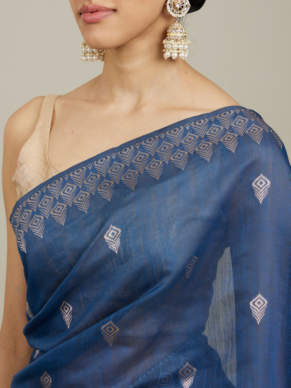 Mohey Indigo Blue Saree with Geometric Motifs and Floral Motifs on Border - view 4