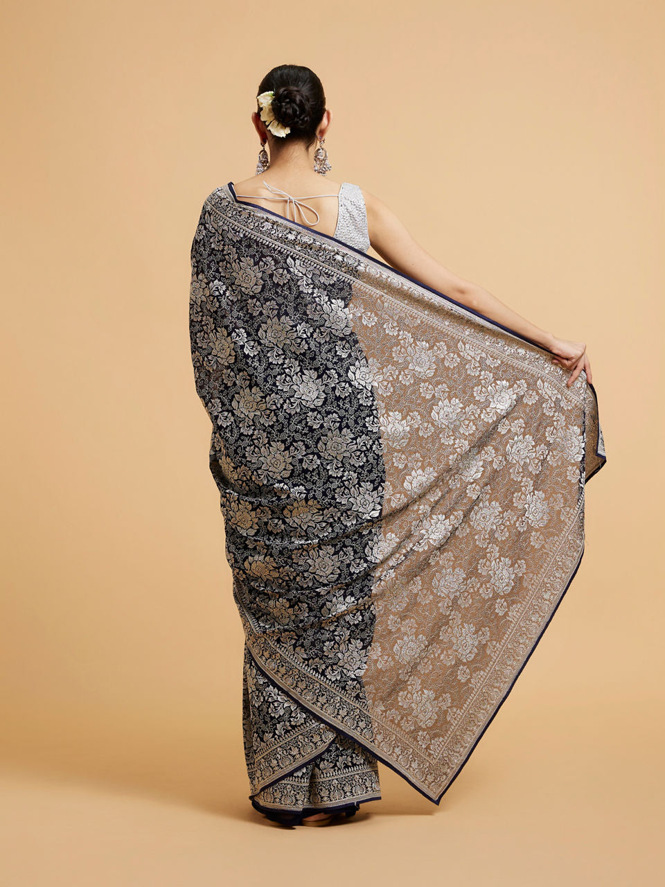 Mohey Indigo Blue Floral Patterned Saree with Sequin Work - view 5