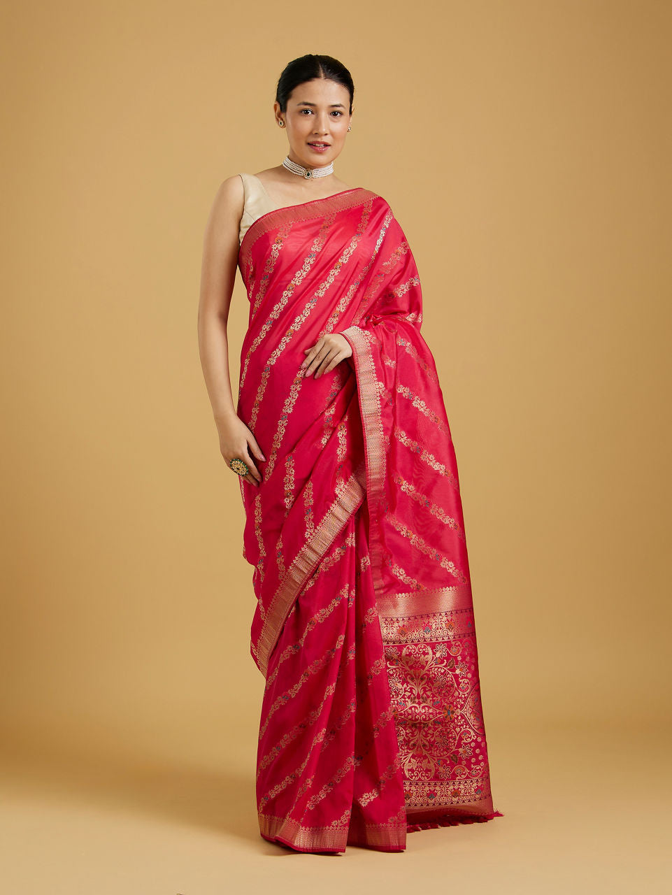 Mohey Ravishing Rani Colored Saree
