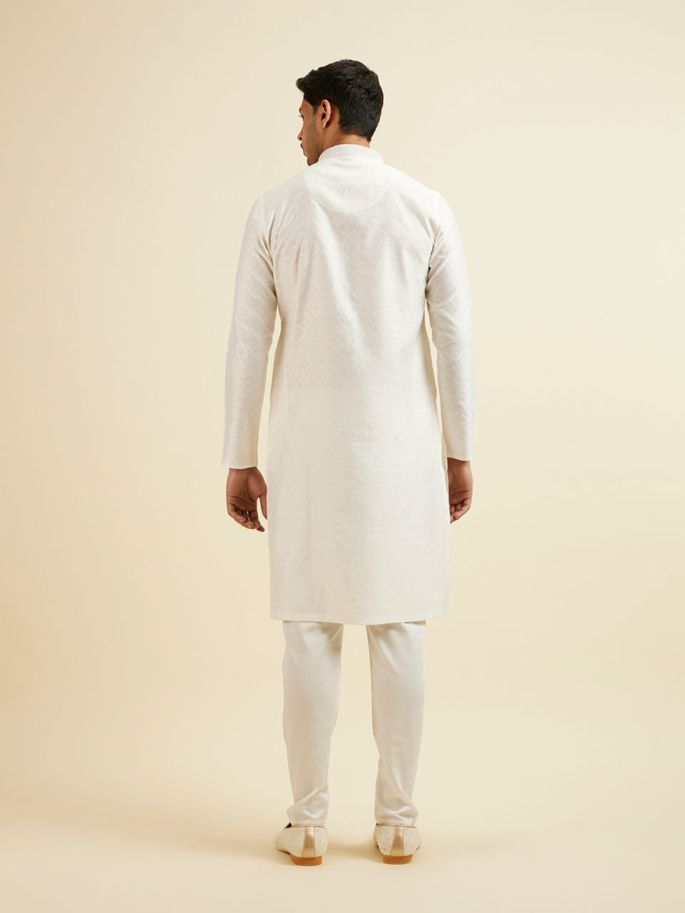 Manyavar White Jaal & Medallion Patterned Kurta Set - view 5