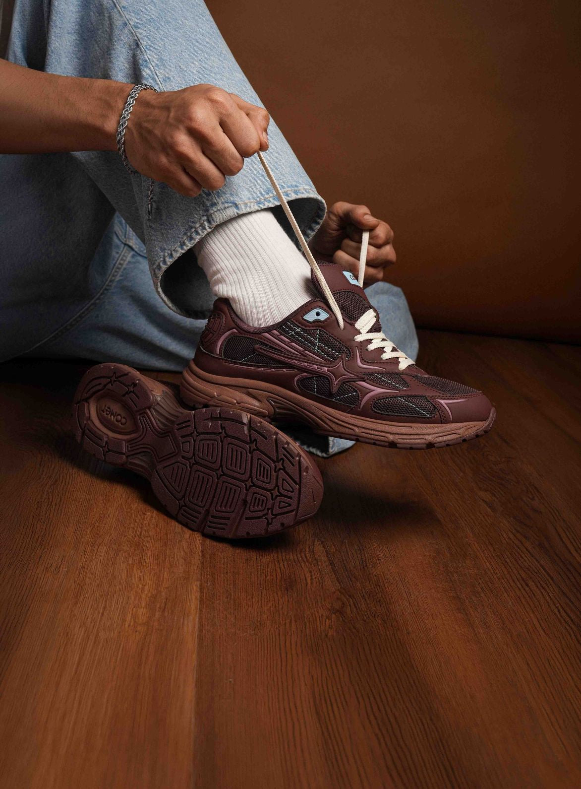 Comet Apex Dune Sneakers