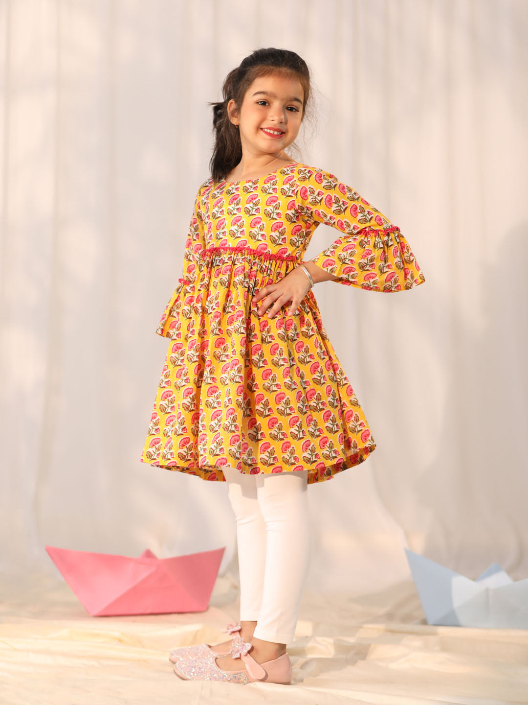 VASTRAMAY Girls' Yellow and White Kurta Leggings Set - PUSHMYCART