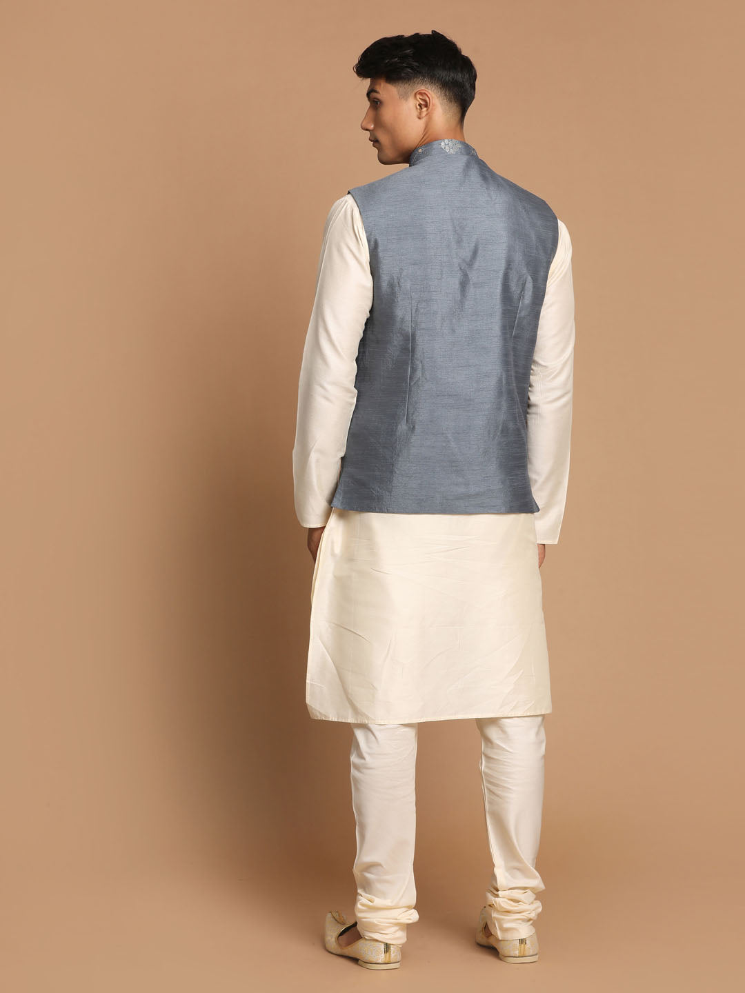Vastramay Men's Grey Mirror-Work Silk Blend Nehru Jacket With Solid Kurta & Pyjama Set - PUSHMYCART