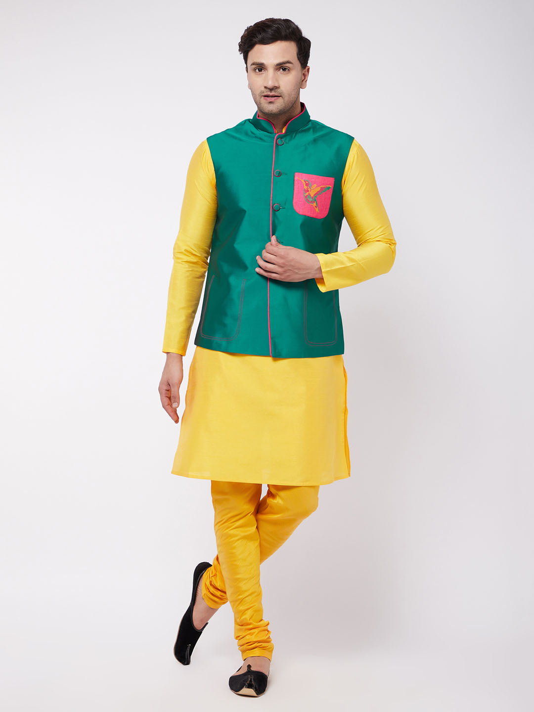 Vastramay Men's Yellow Silk Blend Kurta And Pyjama With Green Embroidered Nehru Jacket - PUSHMYCART