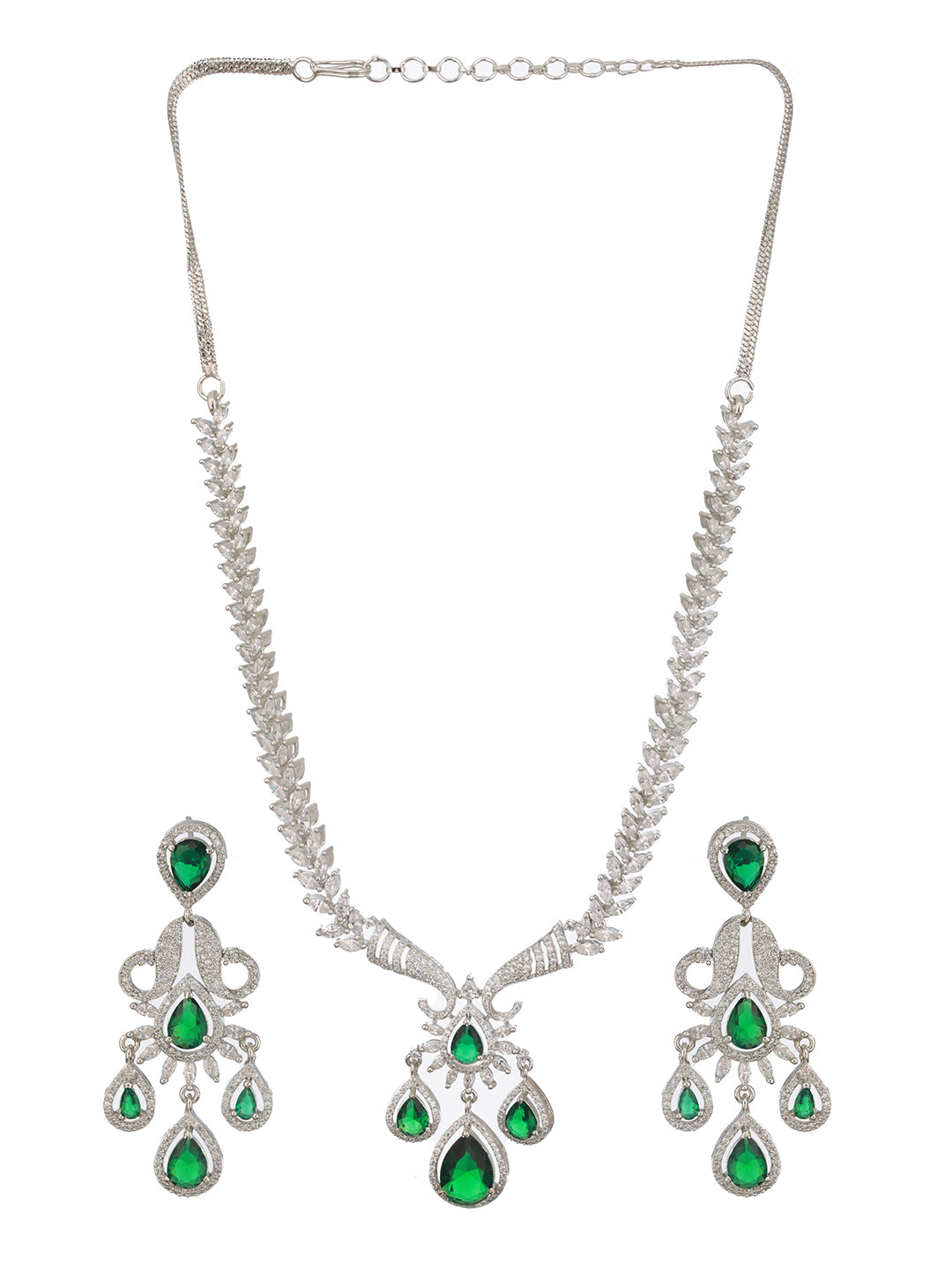 Full jewellery set including pendant and earrings