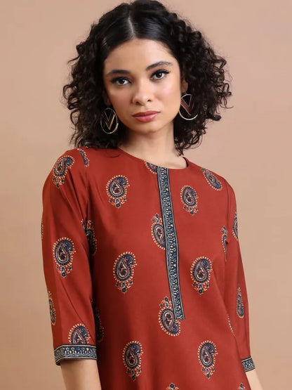 Vasthrlay Women Terracotta Printed Straight Kurtas