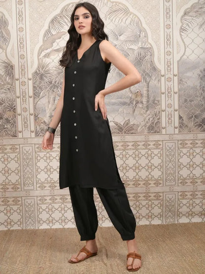Vasthrlay Black Printed Straight Kurtas