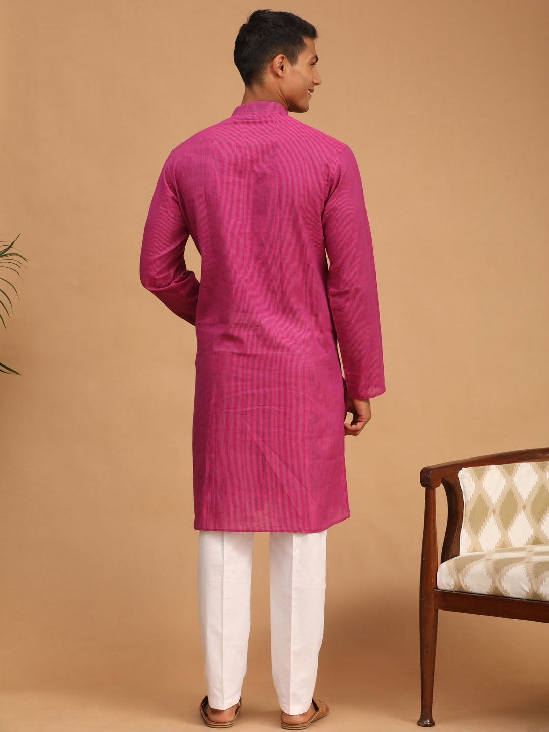 VASTRAMAY Men's Purple Cotton Handloom Kurta With White Pant Set - PUSHMYCART