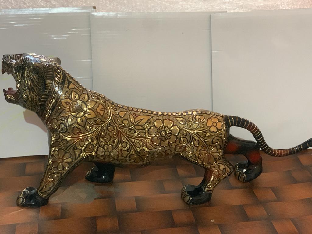 Brass Showpiece Tiger 6.82kg - PUSHMYCART