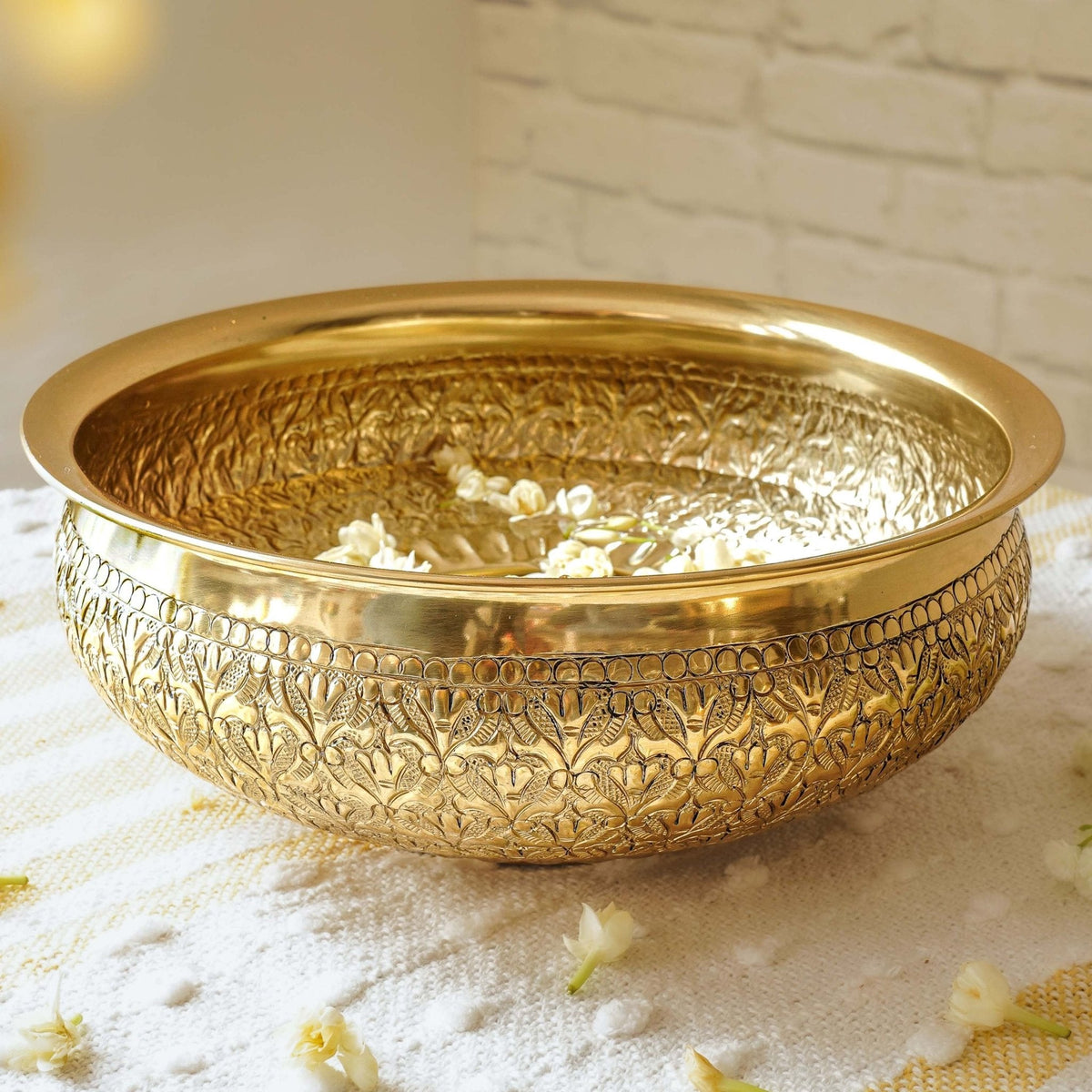 Anandi Metal Urli, Gold, Large