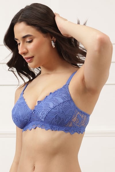 Clovia Padded Non-Wired Full Coverage Multiway Bra in Blue - Lace