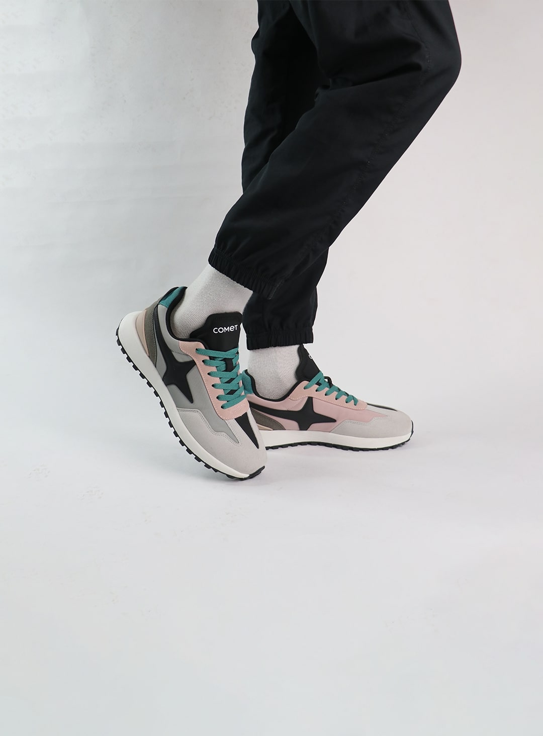 Comet Aeon Salmon Sneakers