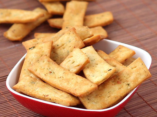 Mithos Namak Para