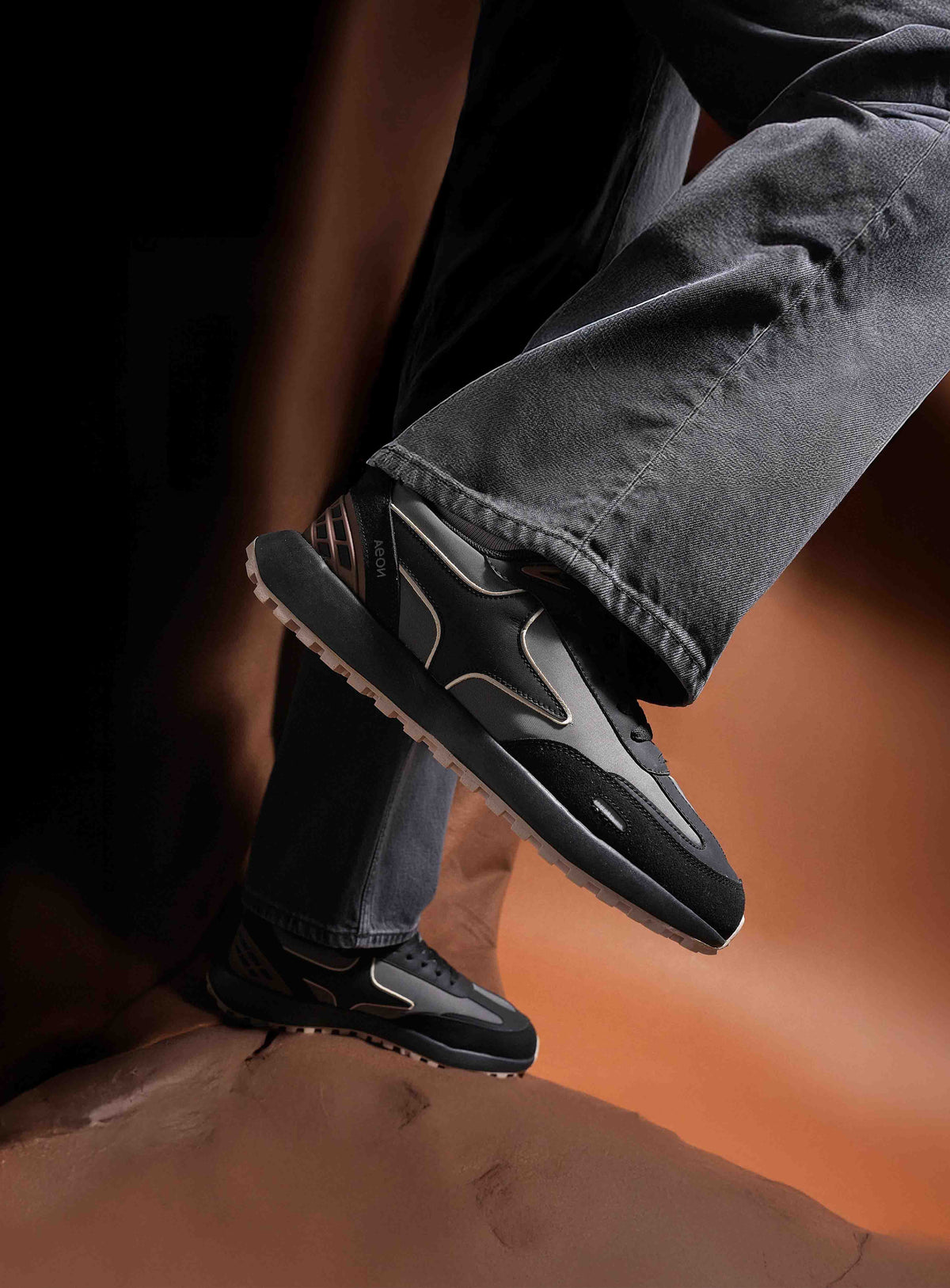 Comet Aeon V2 Eclipse Sneakers