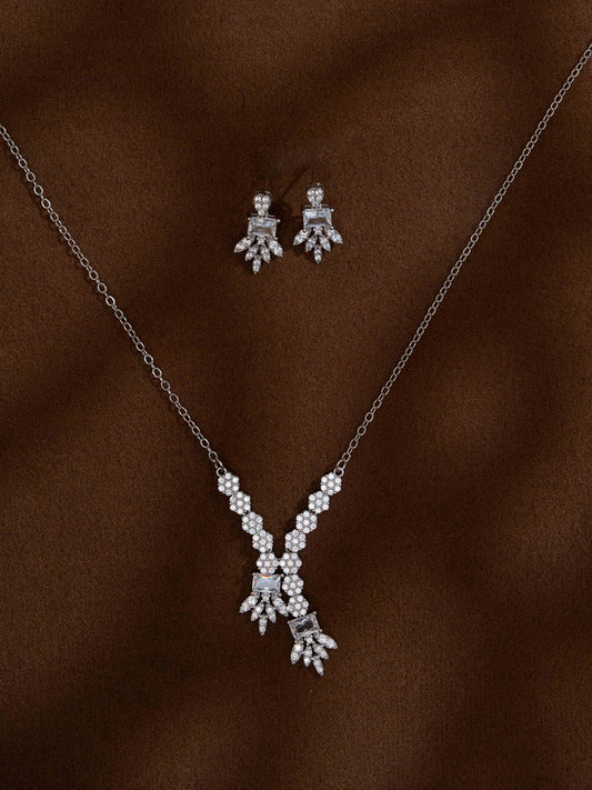Zeraki Jewels Savi Silver Necklace Set