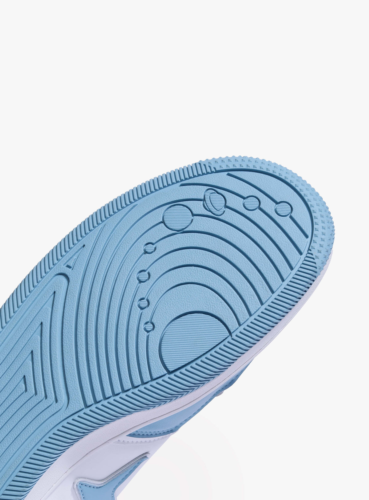 Comet X Lows Sky Sneakers