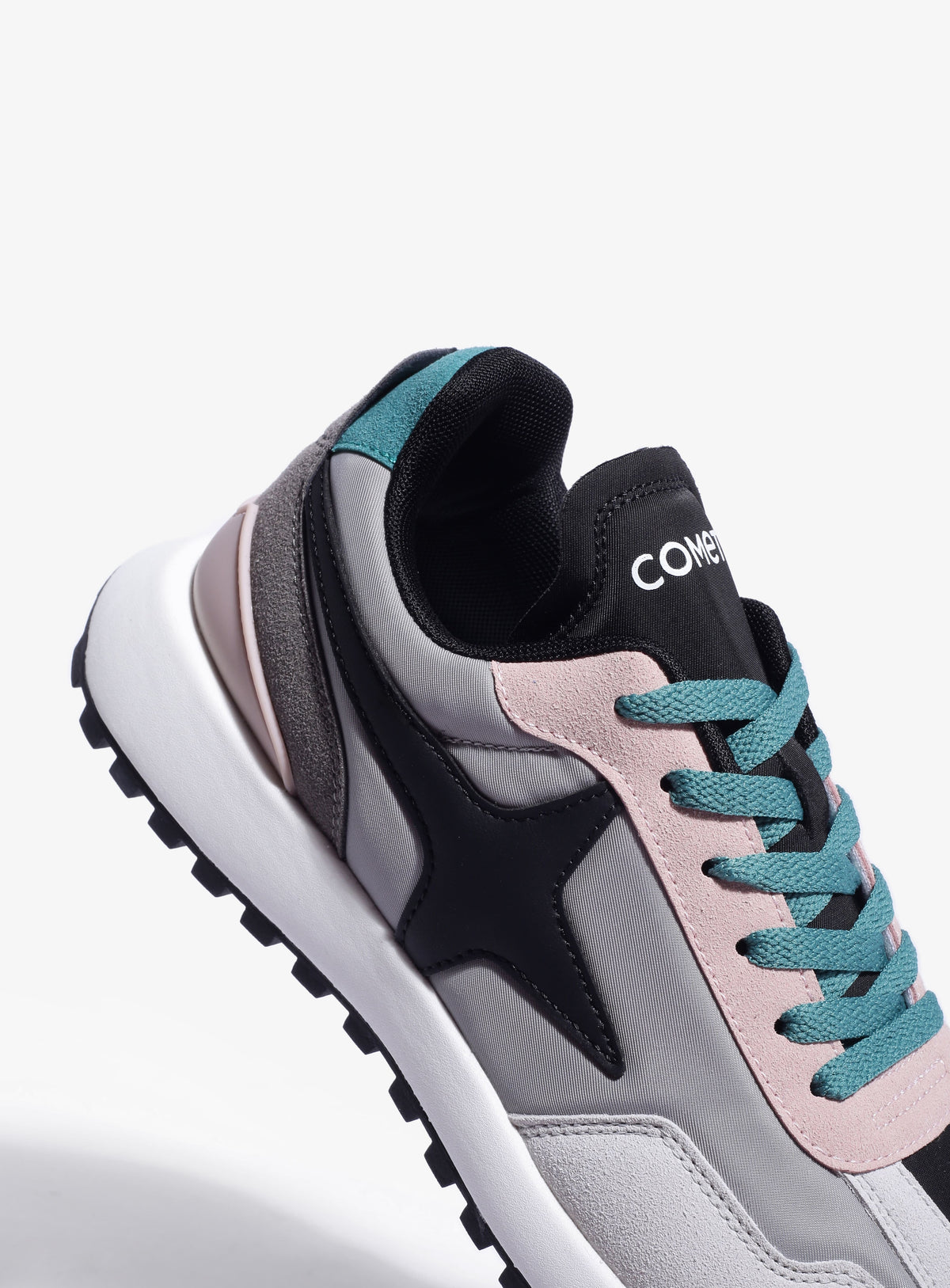 Comet Aeon Salmon Sneakers