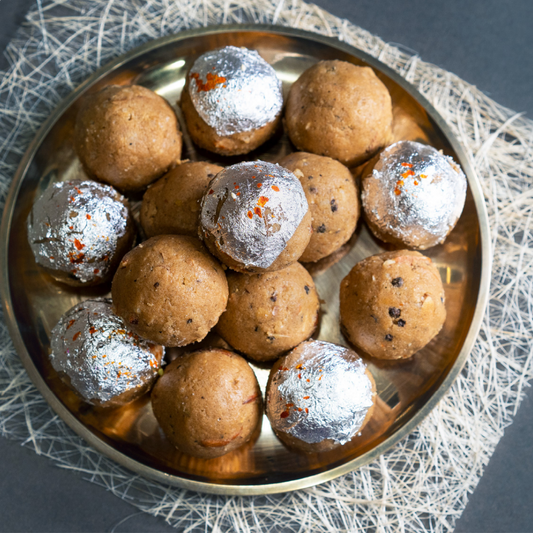 Dadus Gond Laddu 500g - PUSHMYCART