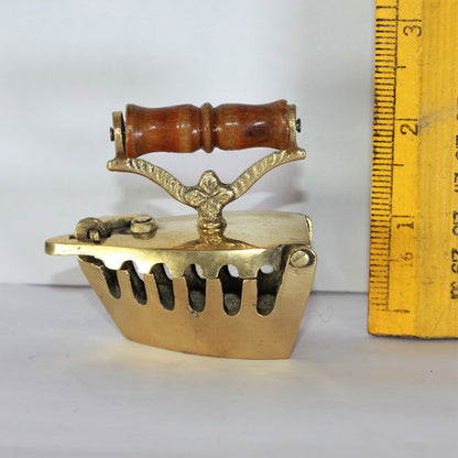 Brass Press Iron Showpiece 99g