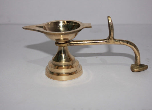 Brass Table Diya Deepak With Handle 158gm