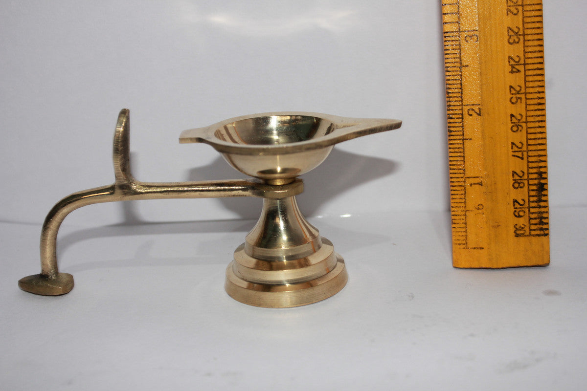 Brass Table Diya Deepak With Handle 158gm - PUSHMYCART